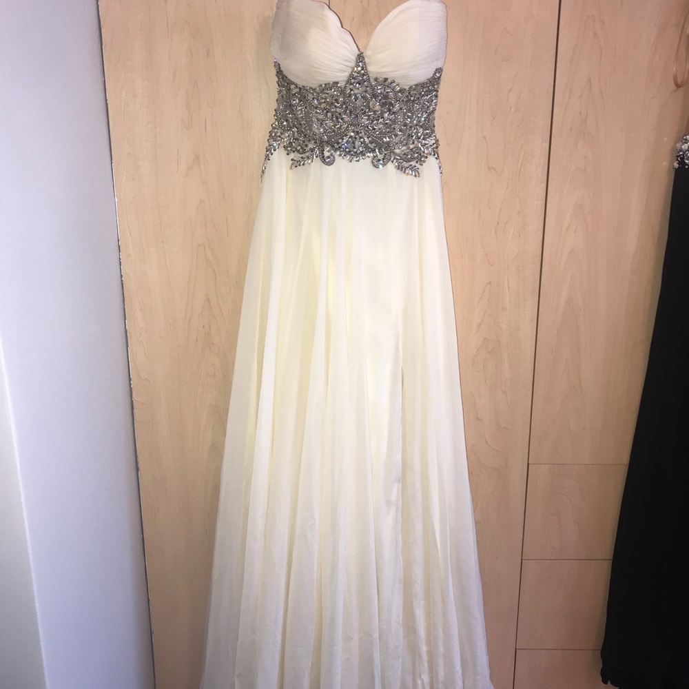 Terani Couture ivory Prom/wedding gown